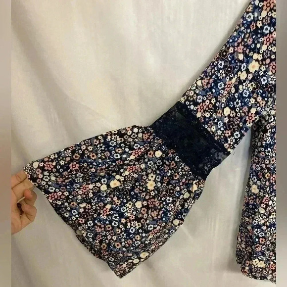 Hollister‎ top - Picture 2 of 4